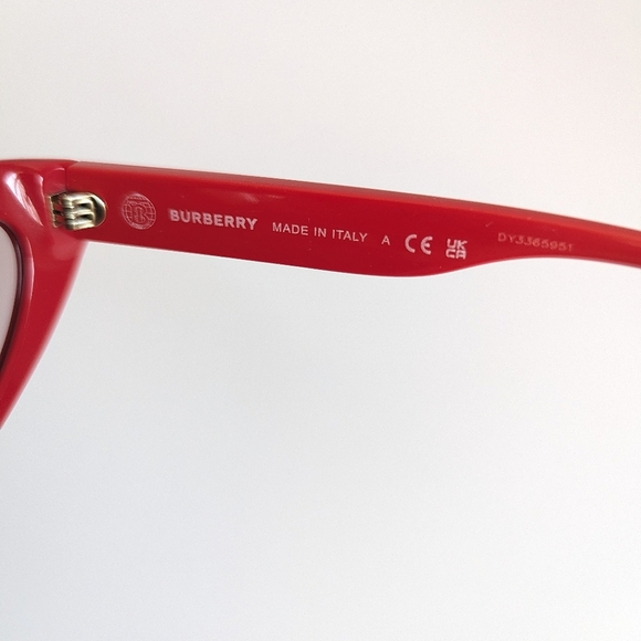 BURBERRY Cat Eye Lipstick Red Sunglasses 😍 Authentic $350 NWOT New - Picture 12 of 15